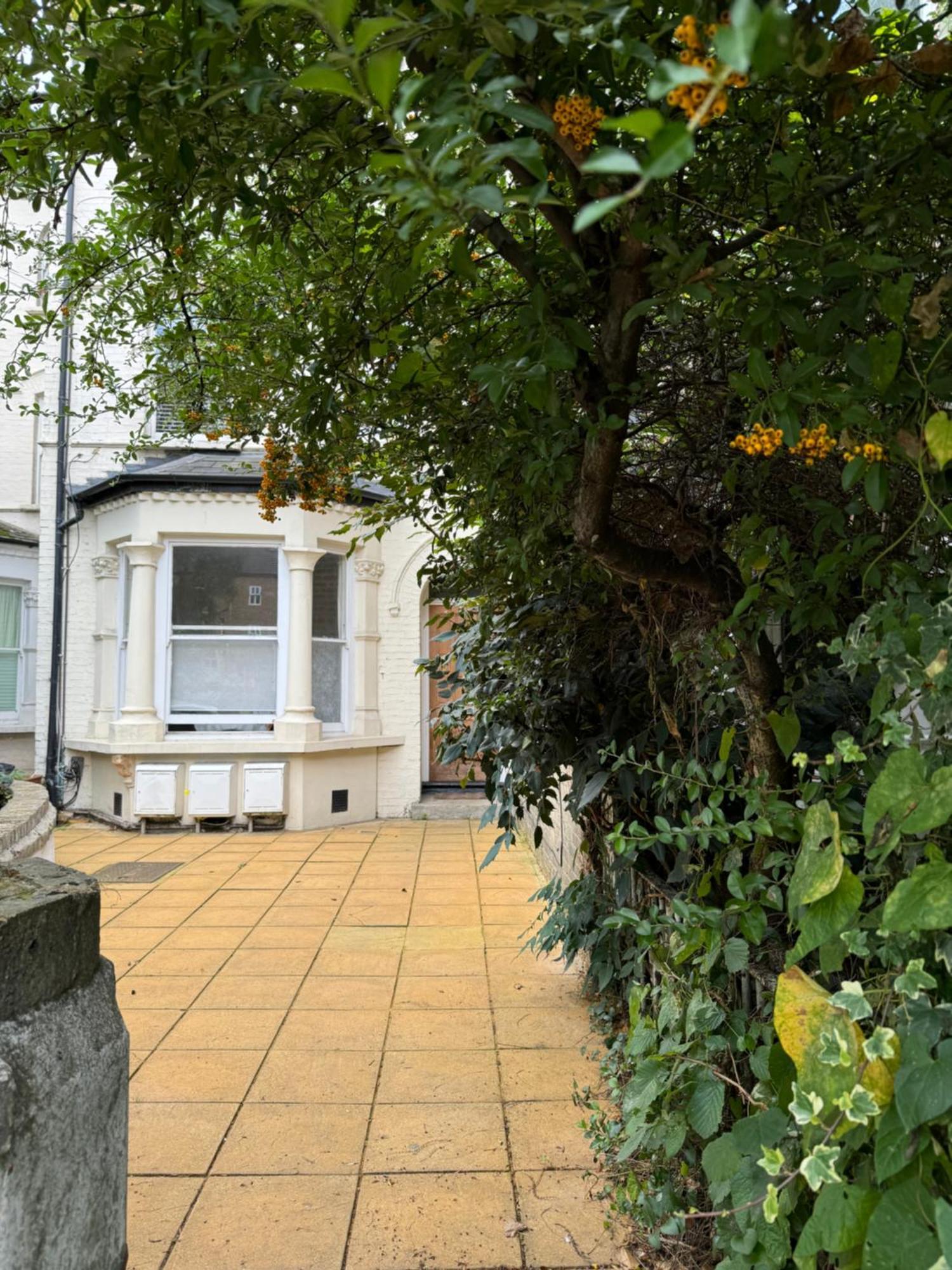A Beautiful With A Private Garden Séjour chez l'habitant *